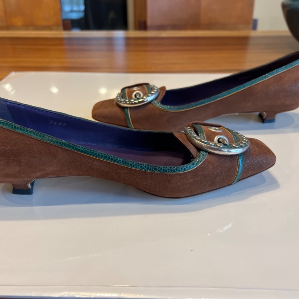 Prada - Picture 2 of 7